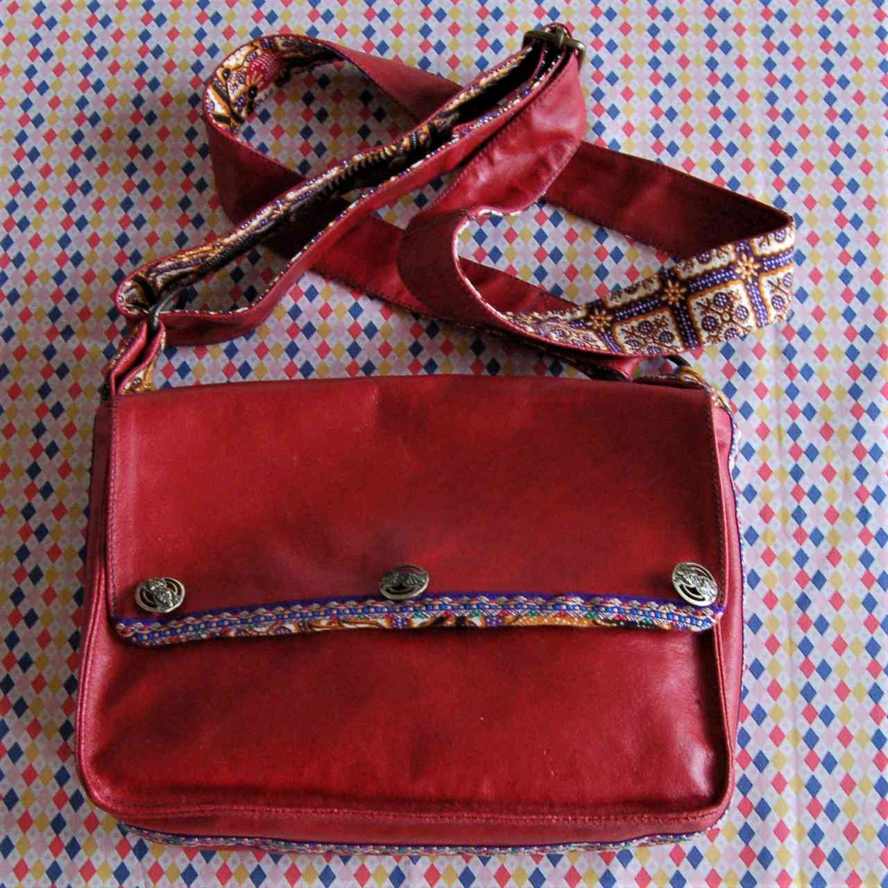 Sac à main bandoulière rouge cuir et tissu