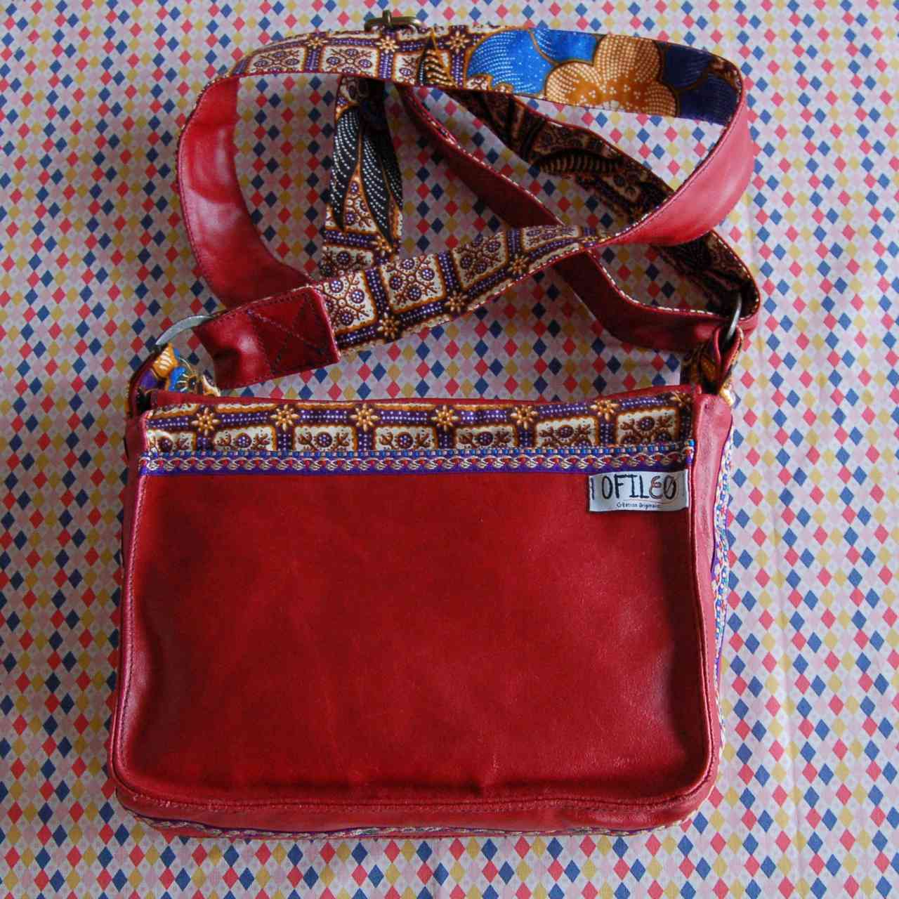 Sac à main bandoulière rouge cuir et tissu