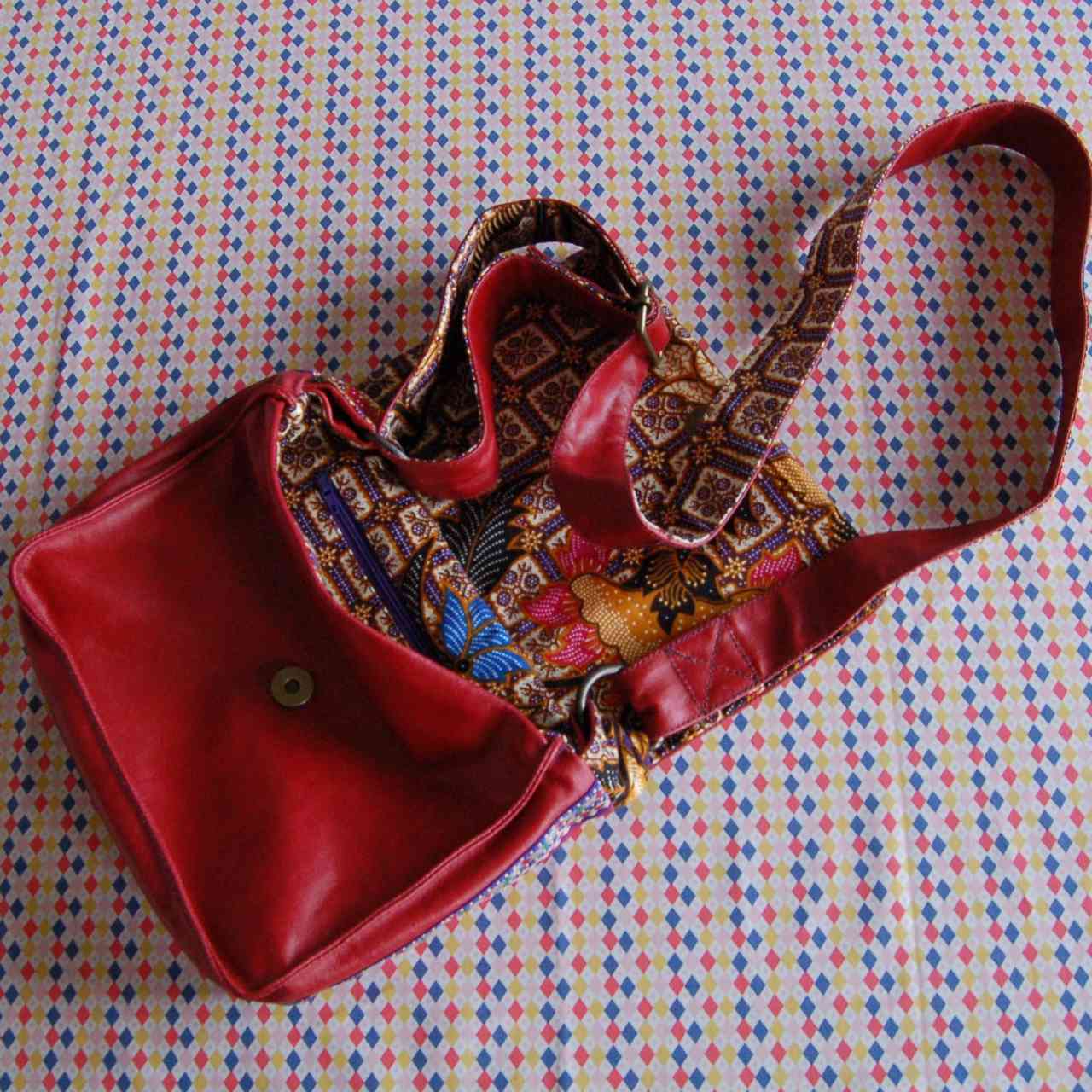 Sac à main bandoulière rouge cuir et tissu