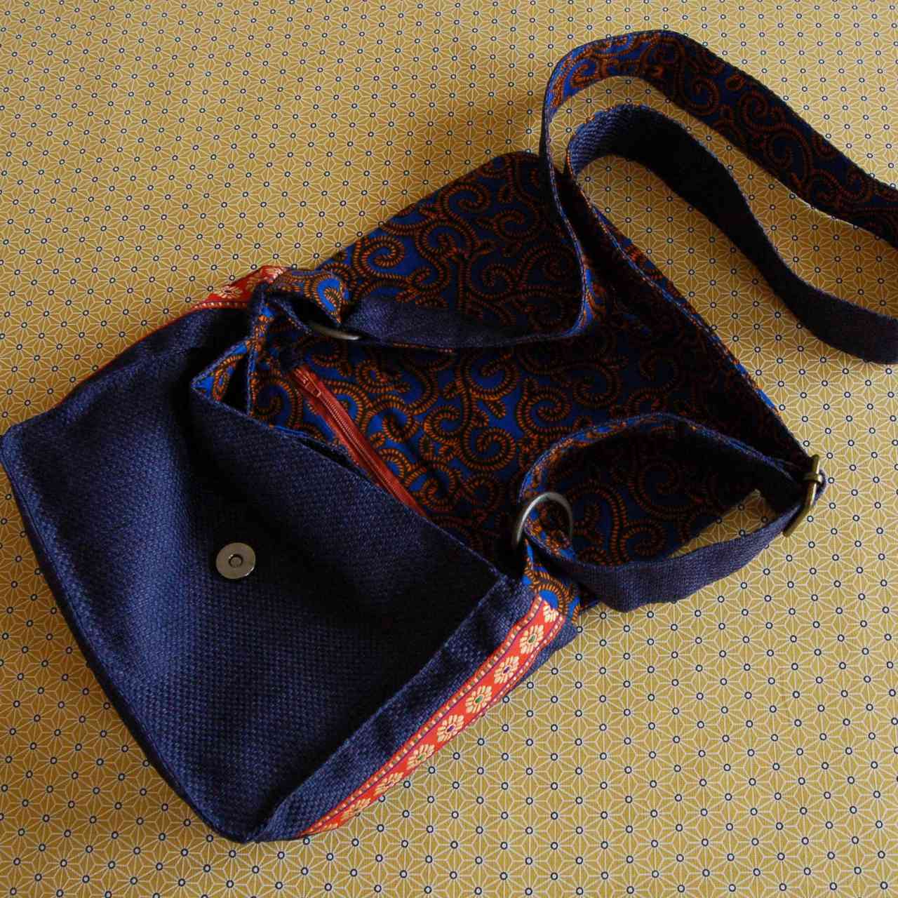 Sac à main bandoulière bleu marine 