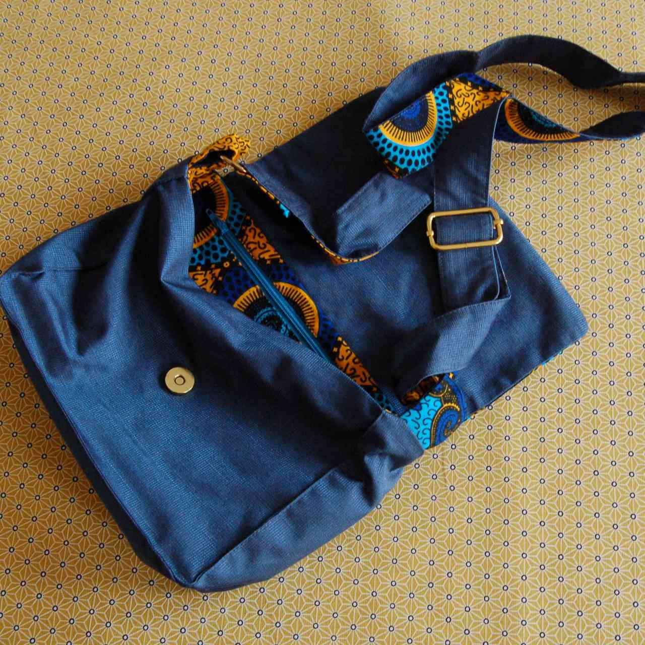 Sac à main bandoulière bleu électrique